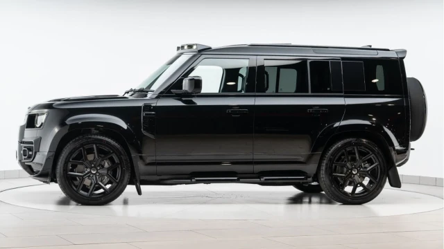Land Rover Defender (25 Reg) 110 3.0 D350 X-Dynamic SE (6 Seat) (Bespoke) Image 4