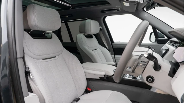 Land Rover Range Rover (23 Reg) 3.0 P510e SV Hybrid Image 3
