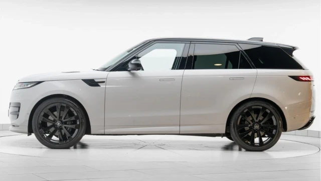 Land Rover Range Rover Sport (23 Reg) 3.0 D300 Dynamic SE (Black Pack) Image 4