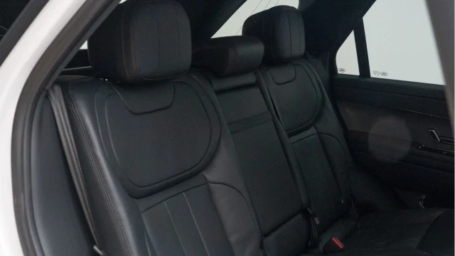 Land Rover Range Rover Sport (23 Reg) 3.0 D300 Dynamic SE (Black Pack) Image 8