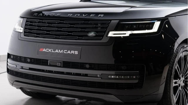 Land Rover Range Rover (74 Reg) 3.0 D350 SE (Shadow Pack) Image 8