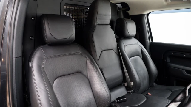 Land Rover Defender (73 Reg) 90 3.0 D250 HSE Hard Top Commercial (3 Seat) (+VAT) Image 3