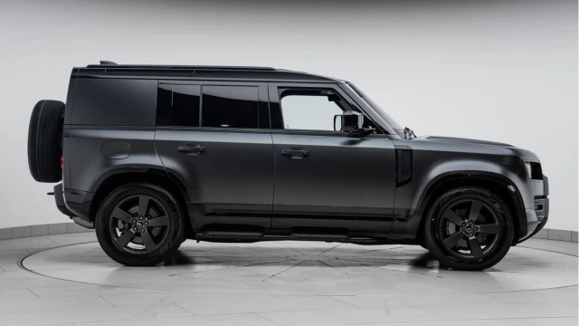 Land Rover Defender (23 Reg) 110 3.0 D300 X-Dynamic HSE Hard Top Commercial (+VAT) Image 7