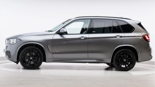 BMW X5 (18 Reg) 4.4 V8 50i M Sport (7 Seat) Image 4