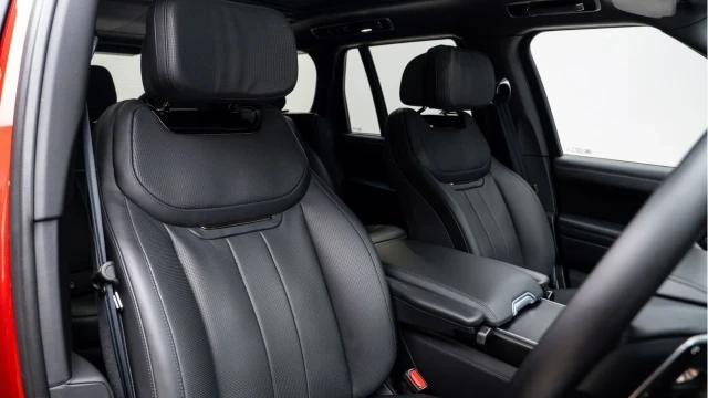 Land Rover Range Rover (25 Reg) 4.4 V8 P615 SV (VAT Q) Image 3
