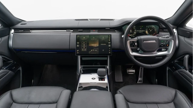 Land Rover Range Rover (74 Reg) 3.0 D300 SE (Shadow Pack) Image 2