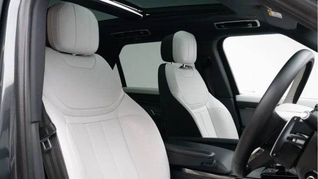 Land Rover Range Rover Sport (73 Reg) 3.0 D300 Dynamic SE (Black Pack) Image 3