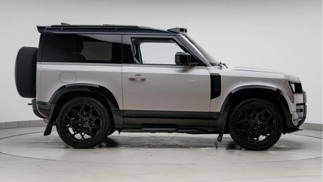 Land Rover Defender (75 Reg) 90 3.0 D250 X-Dynamic SE (Bespoke) Image 5