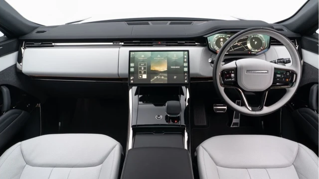 Land Rover Range Rover Sport (24 Reg) 3.0 D300 Dynamic SE (Black Pack) Image 2