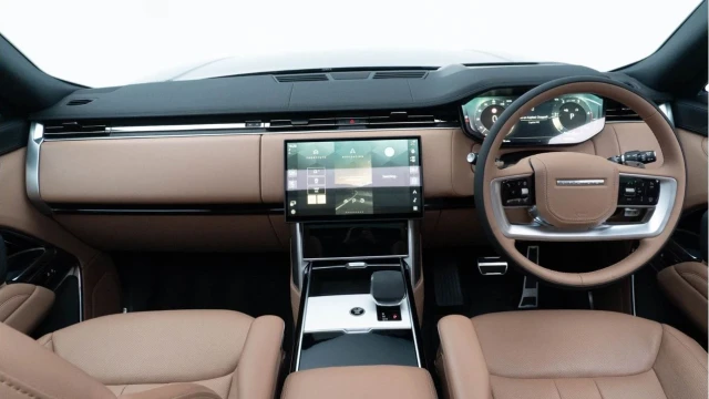 Land Rover Range Rover (25 Reg) 3.0 D350 HSE LWB (7 Seat) Image 2