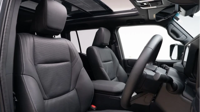 Toyota Land Cruiser (74 Reg) 2.8D Invincible (New Model) Image 3