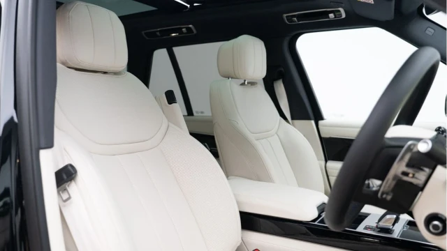 Land Rover Range Rover (75 Reg) 3.0 D300 Edition Image 3