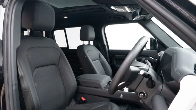 Land Rover Defender (74 Reg) 110 3.0 D250 X-Dynamic HSE (VAT Q) Image 3