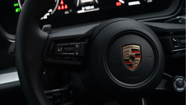 Porsche Cayenne (74 Reg) 3.0 V6 (New Model) Image 8
