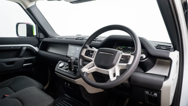 Land Rover Defender (21 Reg) 3.0 D200 Hard Top Commercial (3 Seat) (+VAT) Image 2