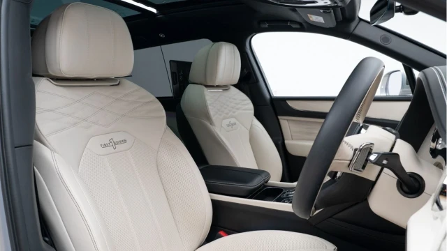 Bentley Bentayga (23 Reg) 4.0 V8 Azure First Edition Extended Wheelbase Image 3