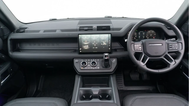 Land Rover Defender (25 Reg) 110 3.0 D250 X-Dynamic SE (Black Pack) Image 2