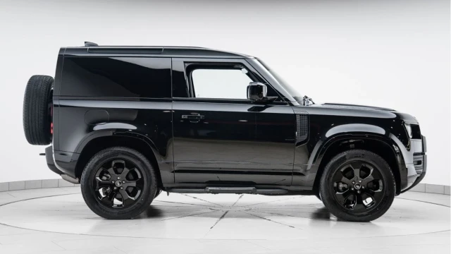 Land Rover Defender (25 Reg) 90 3.0 D250 X-Dynamic HSE Hard Top Commercial (3 Seat) (+VAT) Image 5