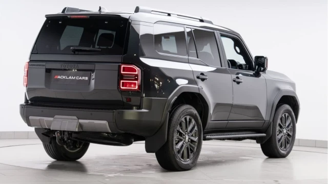 Toyota Land Cruiser (74 Reg) 2.8D Invincible (New Model) Image 6