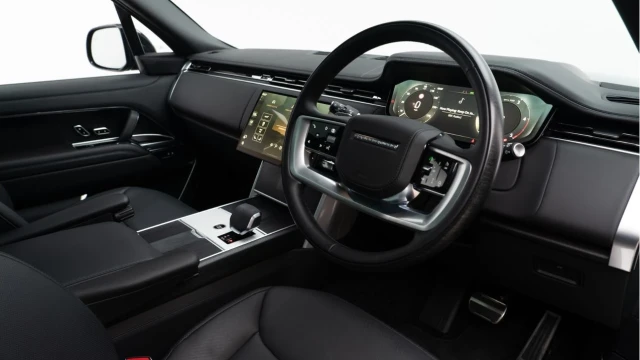 Land Rover Range Rover (24 Reg) 3.0 D350 Autobiography (Shadow Pack) Image 2