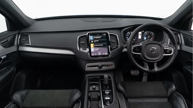 Volvo XC90 (21 Reg) 2.0 B5 R-Design AWD (7 Seat) Image 2