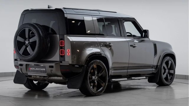 Land Rover Defender (74 Reg) 110 3.0 D350 X-Dynamic HSE (7 Seat) Image 7