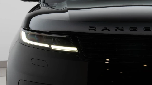 Land Rover Range Rover Sport (73 Reg) 3.0 D350 Autobiography (Black Pack) Image 8