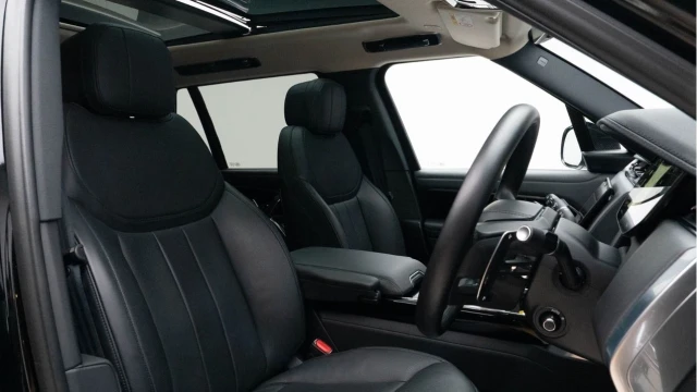 Land Rover Range Rover (24 Reg) 3.0 D350 HSE LWB 7 Seat (Bespoke) Image 3