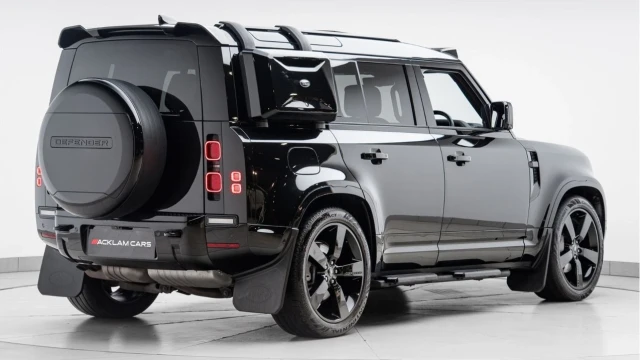 Land Rover Defender (24 Reg) 110 3.0 D300 X-Dynamic HSE (Bespoke) Image 8