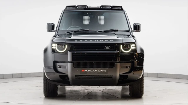 Land Rover Defender (75 Reg) 90 3.0 D250 X-Dynamic SE Hard Top Commercial (3 Seat) (+VAT) Image 4