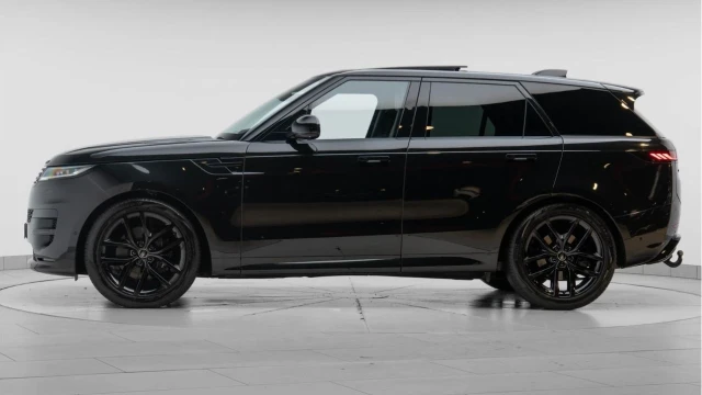 Land Rover Range Rover Sport (24 Reg) 3.0 D300 Dynamic SE (Black Pack) Image 4