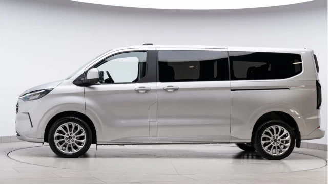 Ford Tourneo Custom (24 Reg) 320 2.0 Ecoblue Titanium (8 Seater) Image 4