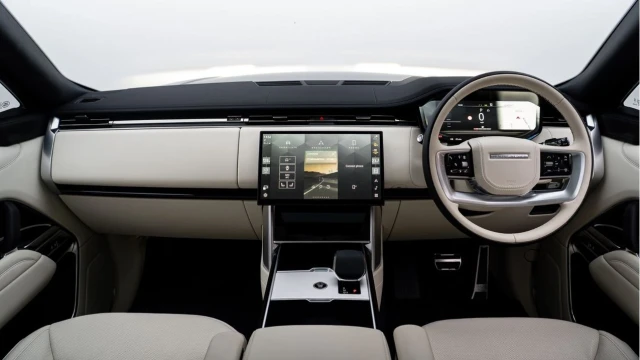 Land Rover Range Rover (25 Reg) 3.0 D350 HSE (Shadow Pack) Image 2