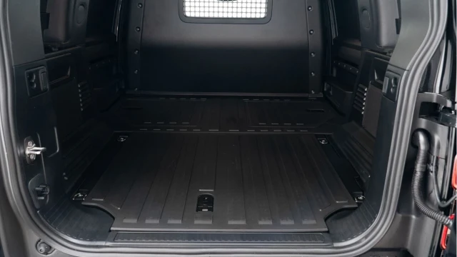 Land Rover Defender (74 Reg) 110 3.0 D250 X-Dynamic SE Hard Top Commercial (3 Seat) (Bespoke URBAN) (+VAT) Image 4