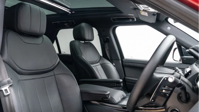Land Rover Range Rover Sport (73 Reg) 3.0 D300 Dynamic SE (Black Pack) Image 3