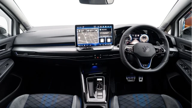 Volkswagen Golf (25 Reg) R 2.0TSI Black Edition 4Motion Image 2