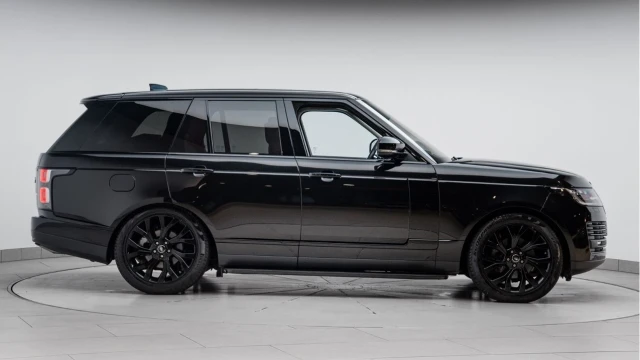 Land Rover Range Rover (70 Reg) 3.0SDV6 Westminster (Black Pack) Image 5