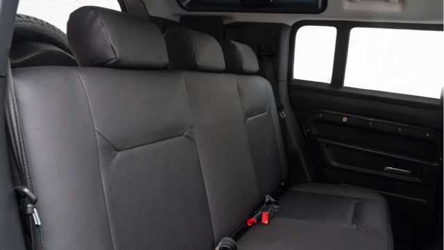 Land Rover Defender (74 Reg) 110 3.0 D350 X-Dynamic HSE Hard Top Commercial (5 Seat) (+VAT) Image 4