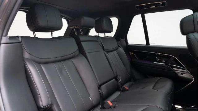 Land Rover Range Rover (25 Reg) 3.0 D300 SE (Shadow) Image 5