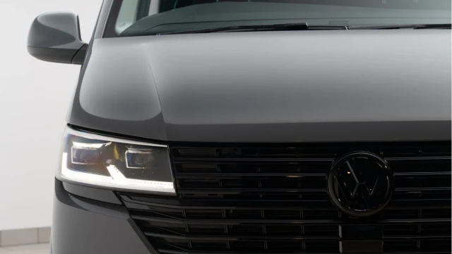Volkswagen Transporter (24 Reg) 2.0TDI T32 Kombi Highline DSG (5 Seat) (Bespoke URBAN) (No VAT) Image 8