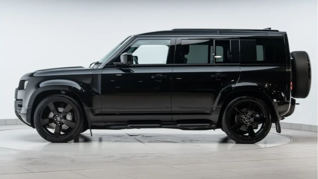 Land Rover Defender (74 Reg) 110 3.0 D350 X-Dynamic HSE (Black Pack) Image 6