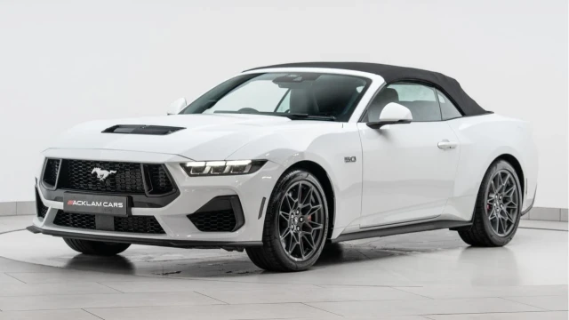 Ford MUSTANG (74 Reg) 5.0 V8 Convertible Image 4