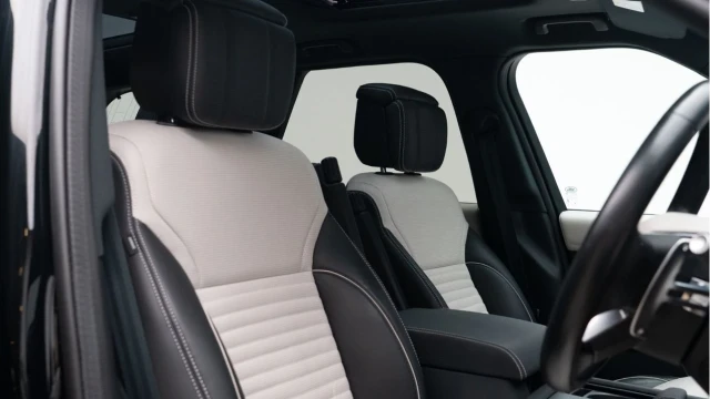 Land Rover Discovery (23 Reg) 3.0 D300 R-Dynamic HSE Image 3