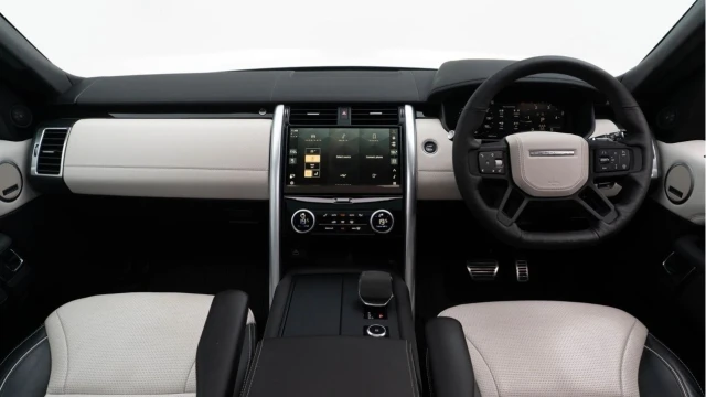 Land Rover Discovery (23 Reg) 3.0 D300 Metropolitan Edition Image 2
