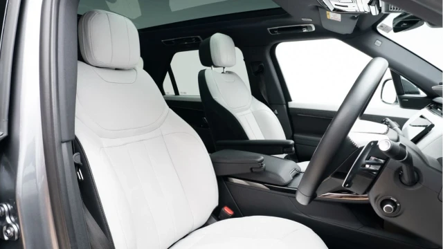 Land Rover Range Rover Sport (23 Reg) 3.0 D300 Dynamic SE Image 3