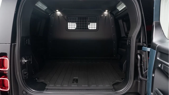 Land Rover Defender (25 Reg) 90 3.0 D250 S Hard Top Commercial (3 Seat) (+VAT) Image 4