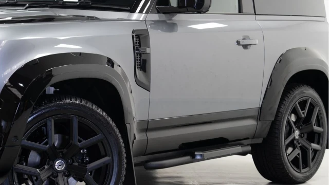Land Rover Defender (73 Reg) 90 3.0 D250 Hard Top Commercial (URBAN) (+VAT) Image 5