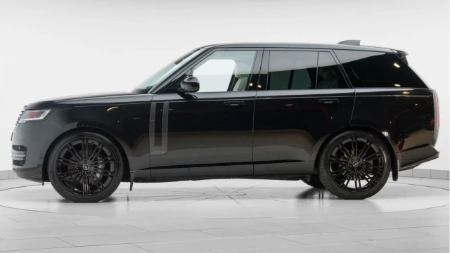 Land Rover Range Rover (74 Reg) 3.0 D300 SE (VAT Q) Image 4