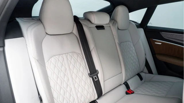 Audi A7 (70 Reg) 2.0 40TDI S-Line Exclusive Image 8