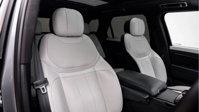 Land Rover Range Rover Sport (72 Reg) 3.0 D300 Autobiography (Black Pack) Image 3